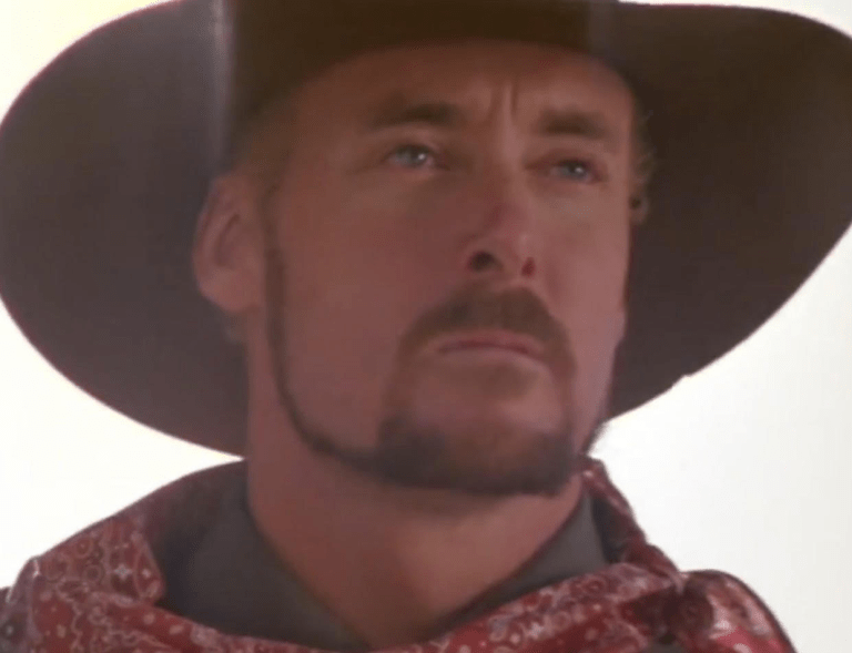 Wagons East – Warren Watched A Movie